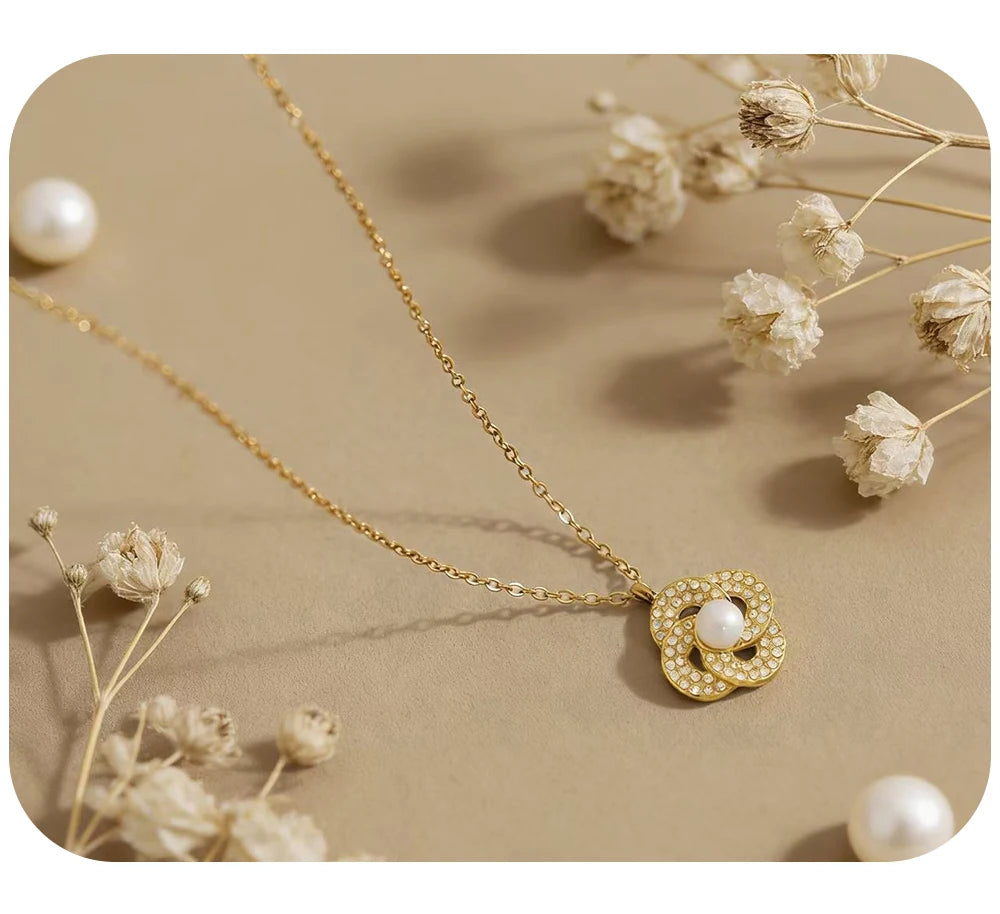 Crystal Pendant Necklace Vintage — 316L Stainless Steel · PS435