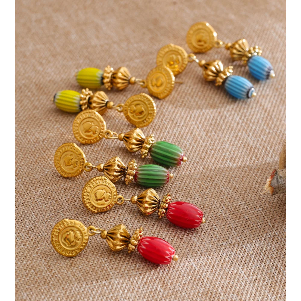 Geometric earrings in gold-plated stainless steel.