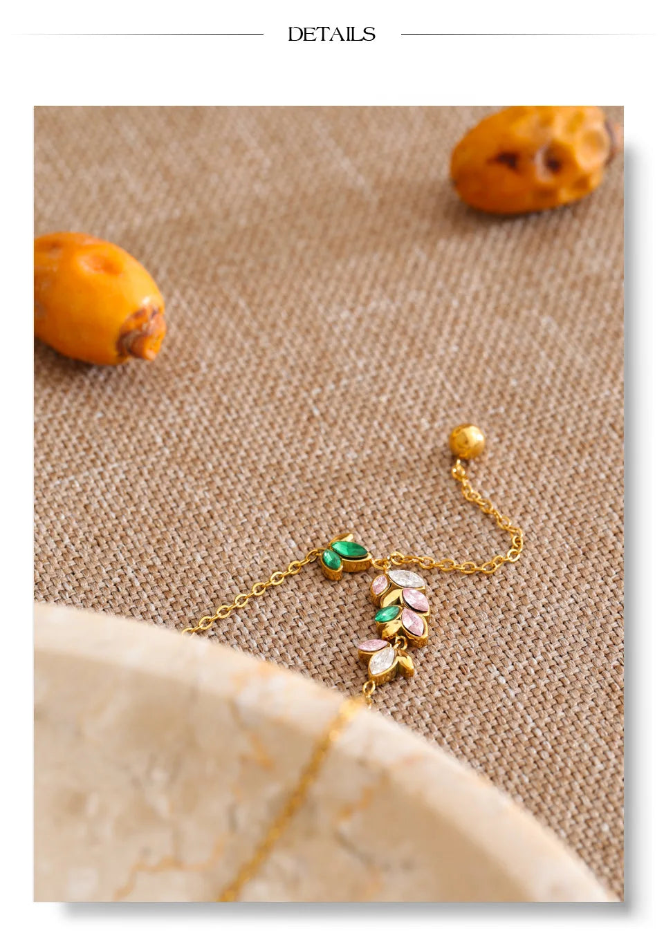 Cubic zirconia necklace in gold-plated stainless steel with cubic zirconia.