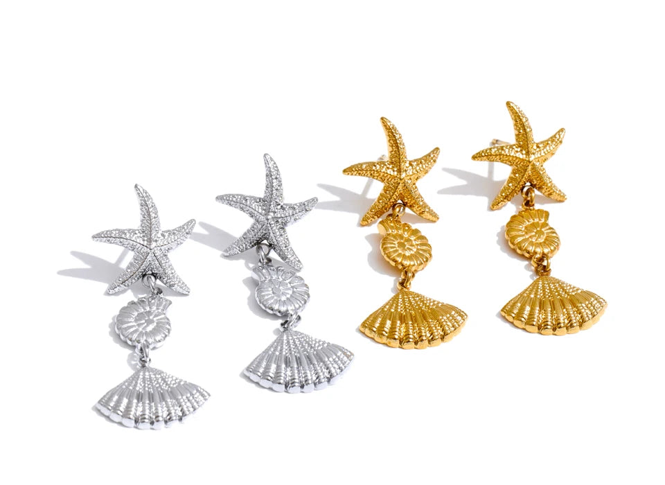 Shell star geometric earrings in gold-plated stainless steel with shell.