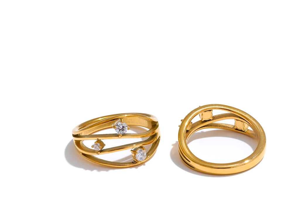 Cubic zirconia geometric ring in 18K gold-plated stainless steel with cubic zirconia.