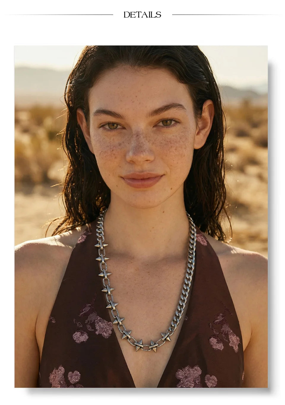 Vintage geometric chain necklace in gold-plated stainless steel.