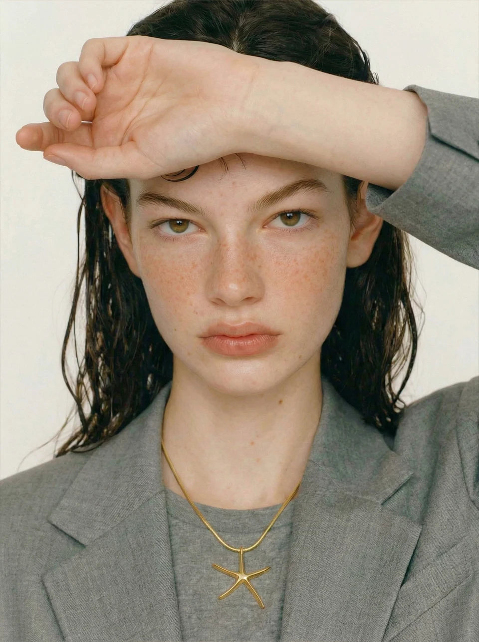Star geometric necklace in gold-plated stainless steel.