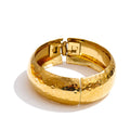 Hammered geometric bracelet in gold-plated stainless steel.