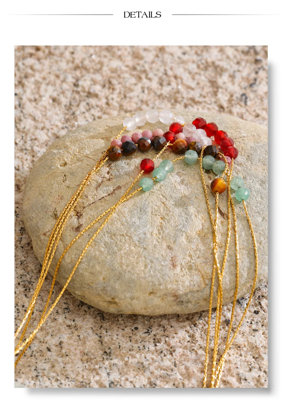 Natural stone beaded geometric necklace in gold-plated stainless steel with natural stone.