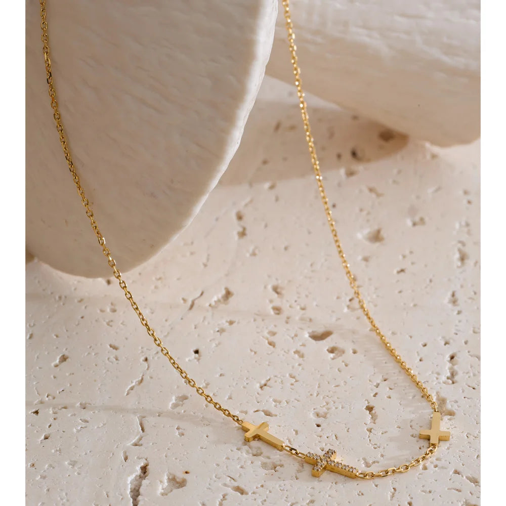 Cubic zirconia cross geometric necklace in gold-plated stainless steel with cubic zirconia.