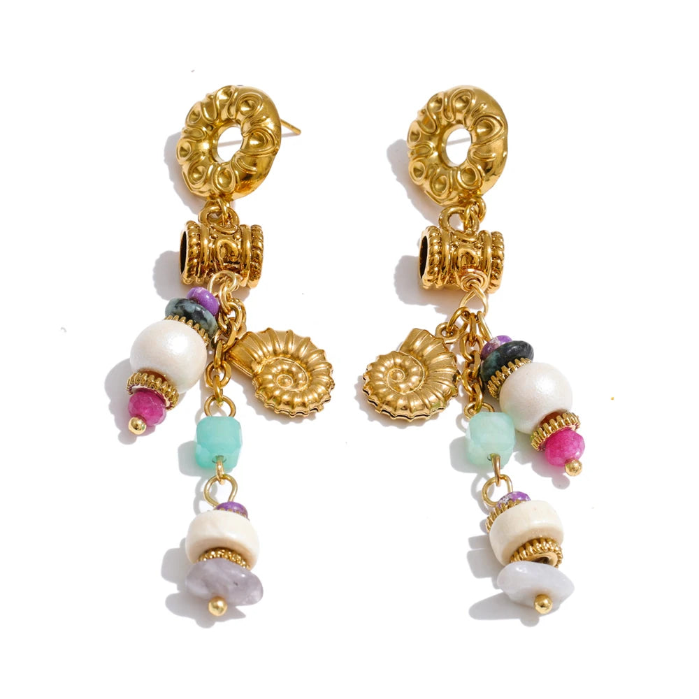 Natural stone geometric earrings in gold-plated stainless steel with natural stone.
