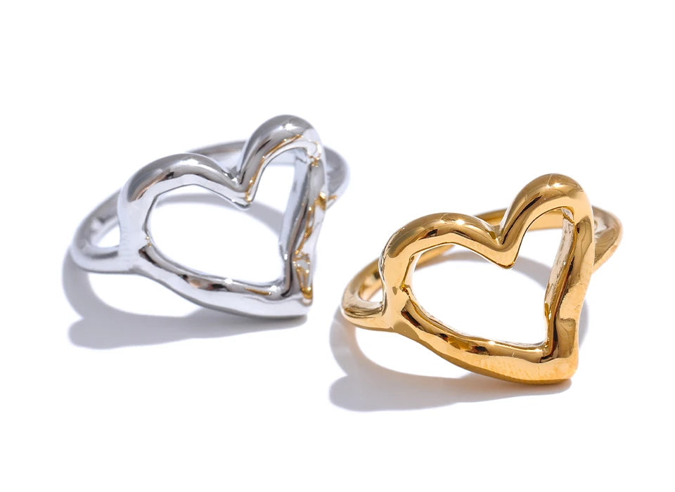 Heart minimalist ring in gold-plated stainless steel.