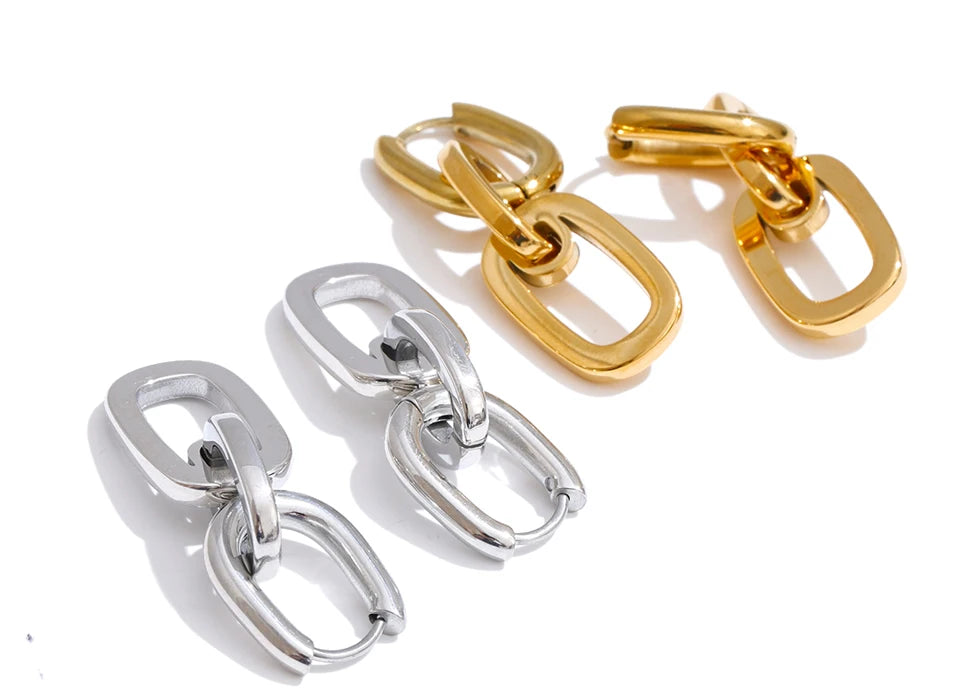 Geometric earrings in gold-plated stainless steel.