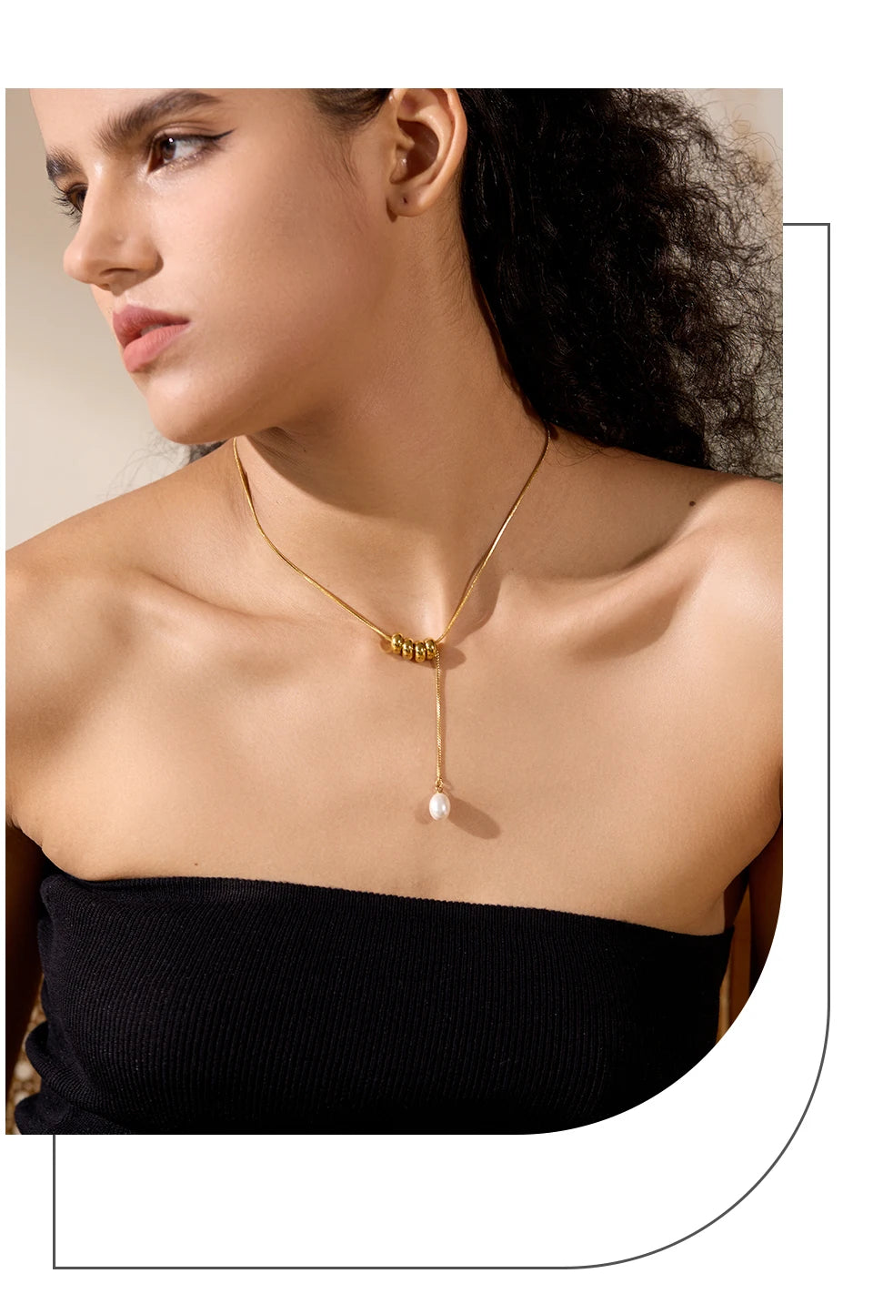 Pearl beaded geometric necklace in gold-plated stainless steel with pearl.