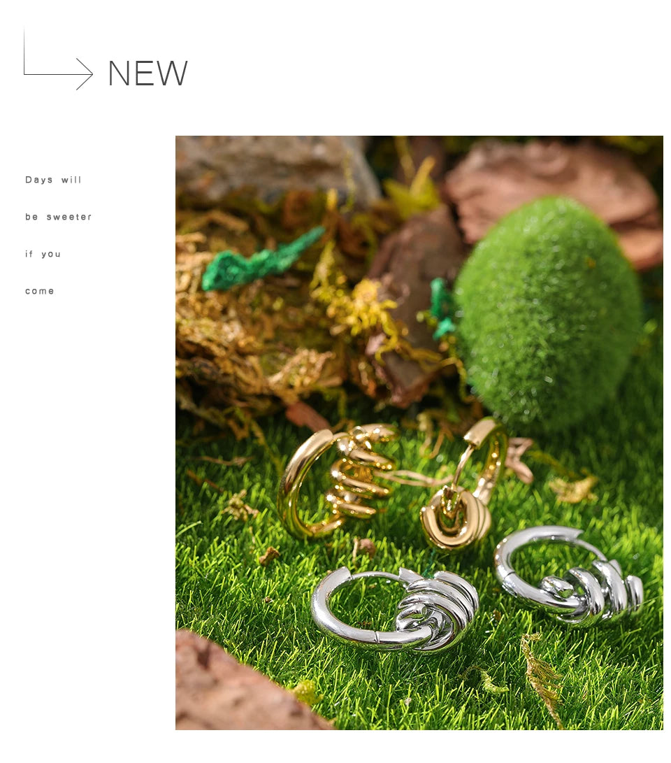 Geometric earrings in gold-plated stainless steel.