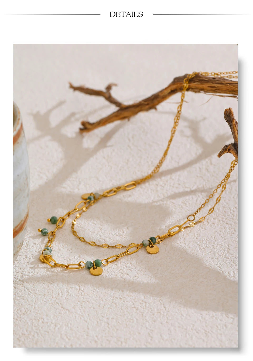 Green natural stone geometric necklace in gold-plated stainless steel with natural stone.