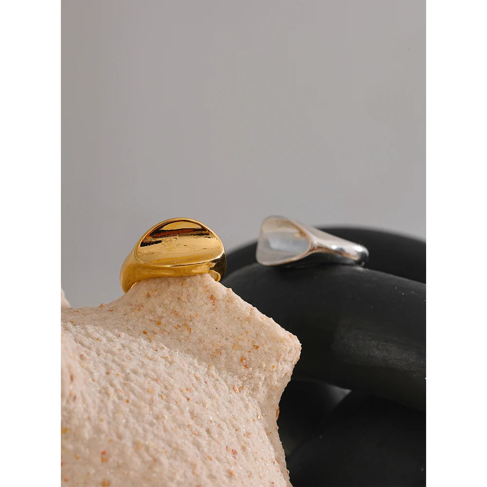 Geometric ring in gold-plated stainless steel.