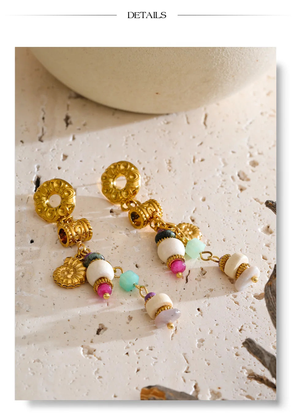 Natural stone geometric earrings in gold-plated stainless steel with natural stone.