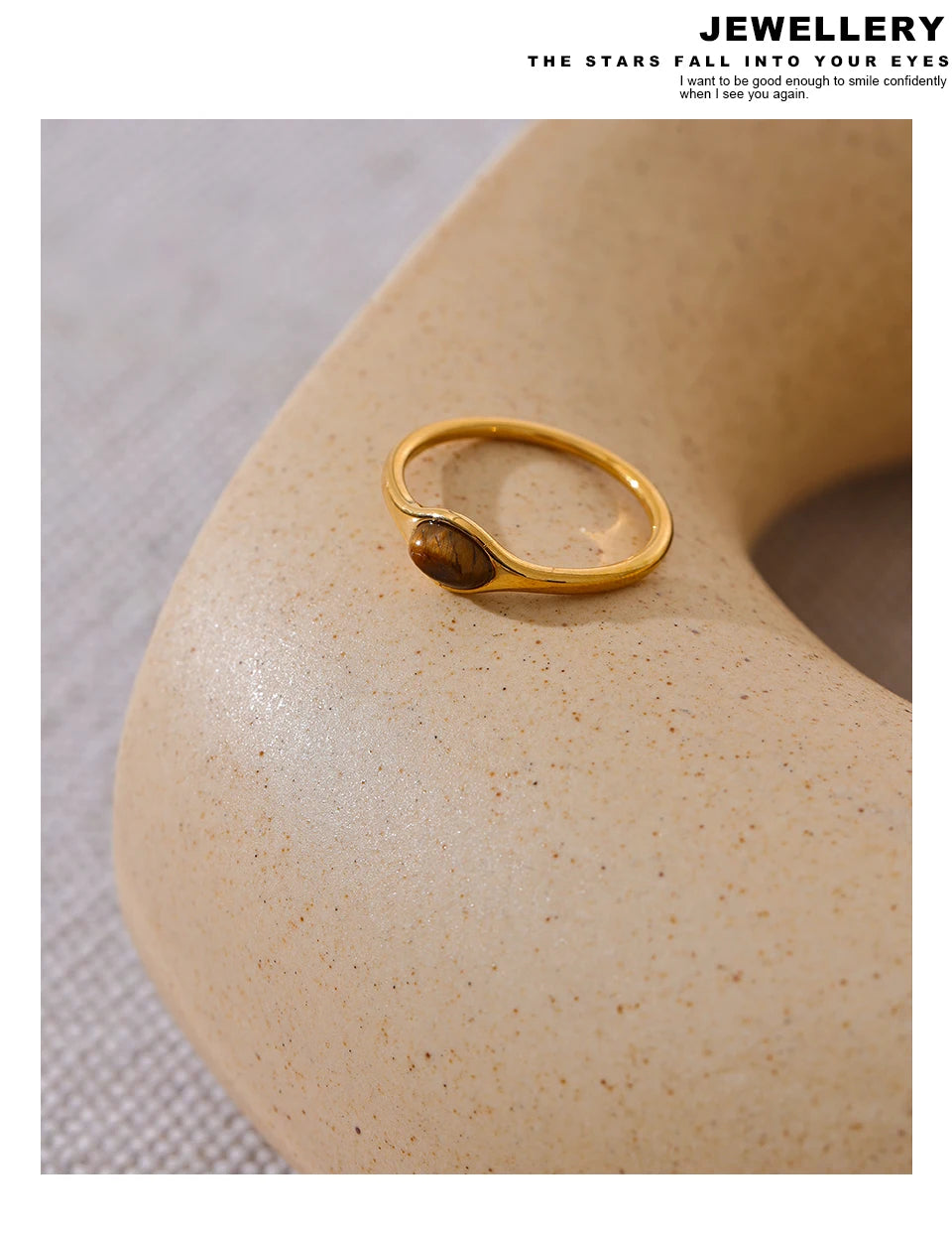 Natural stone geometric ring in 18K gold-plated stainless steel with natural stone.