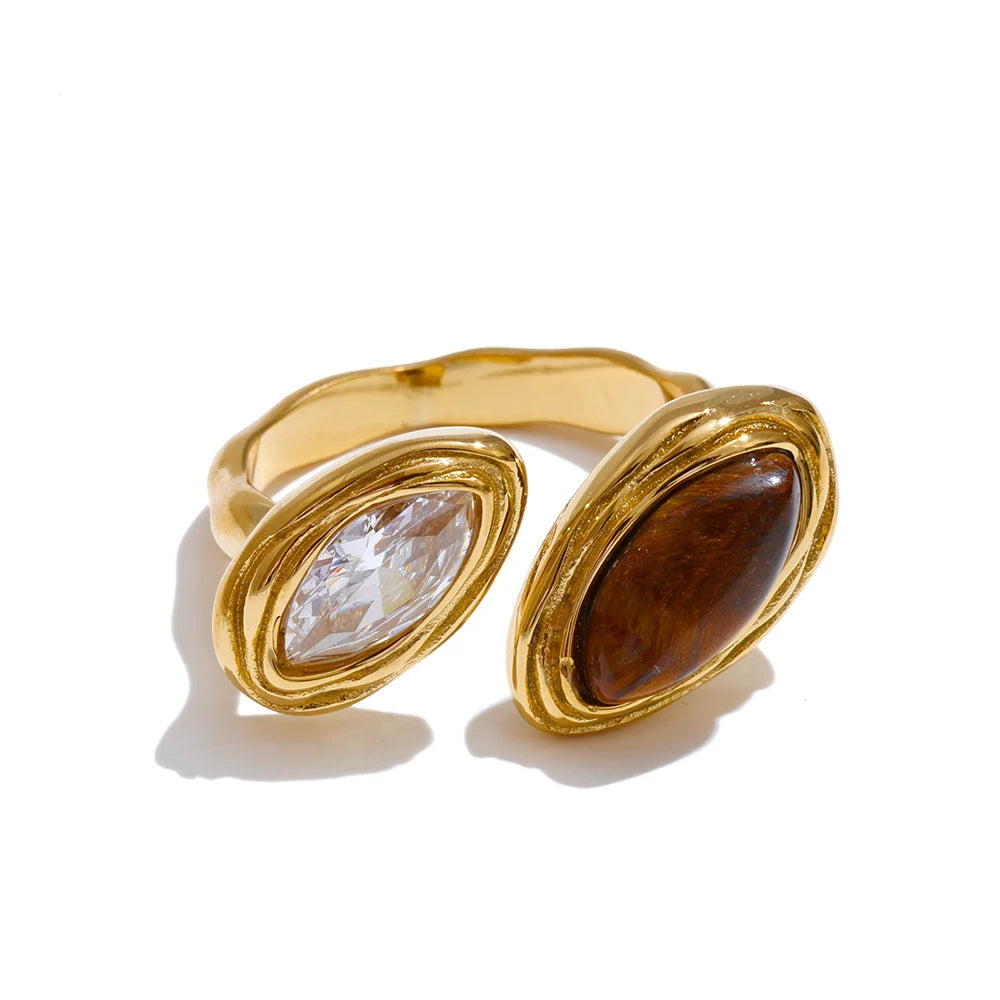 Cubic zirconia geometric ring in 18K gold-plated stainless steel with cubic zirconia.