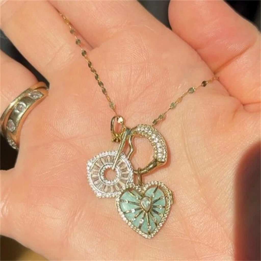 New Natural Stone Round Opening Necklace for Women with Peach Heart Opening, Gold Plated and Color Preserving