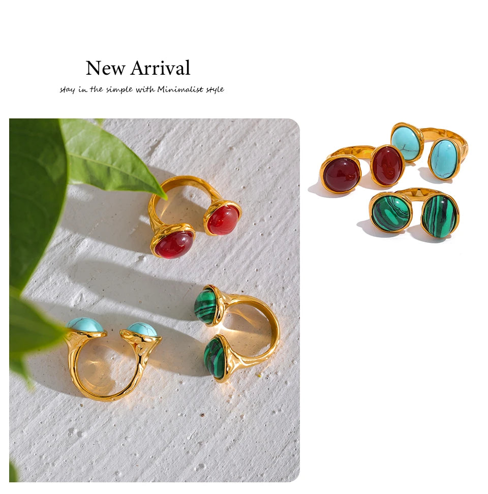 Red natural stone vintage ring in 18K gold-plated stainless steel with natural stone.