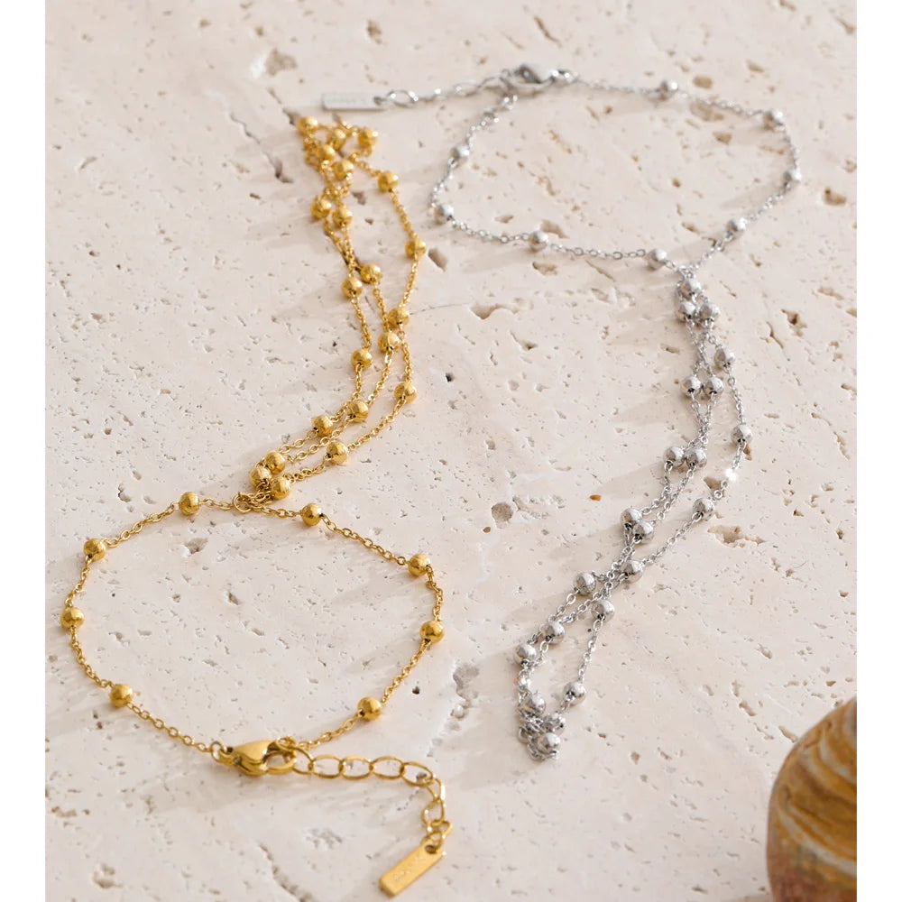 Beaded geometric chain necklace in gold-plated stainless steel.