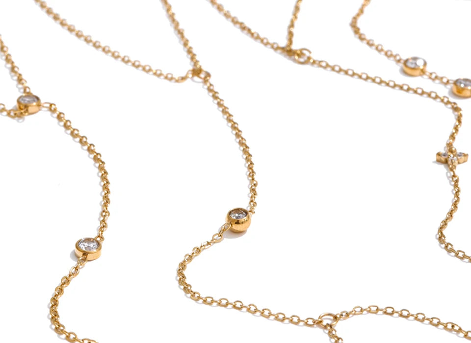 Cubic zirconia geometric chain necklace in gold-plated stainless steel with cubic zirconia.