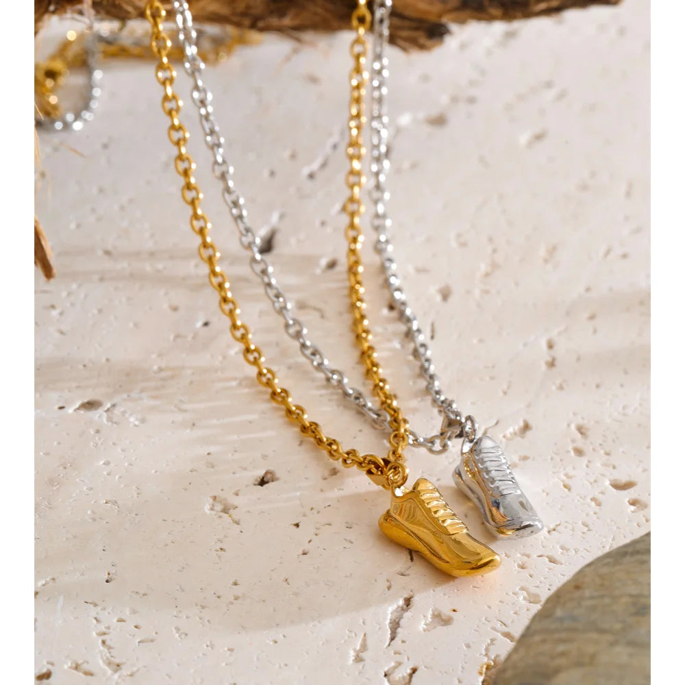 Geometric necklace in gold-plated stainless steel.