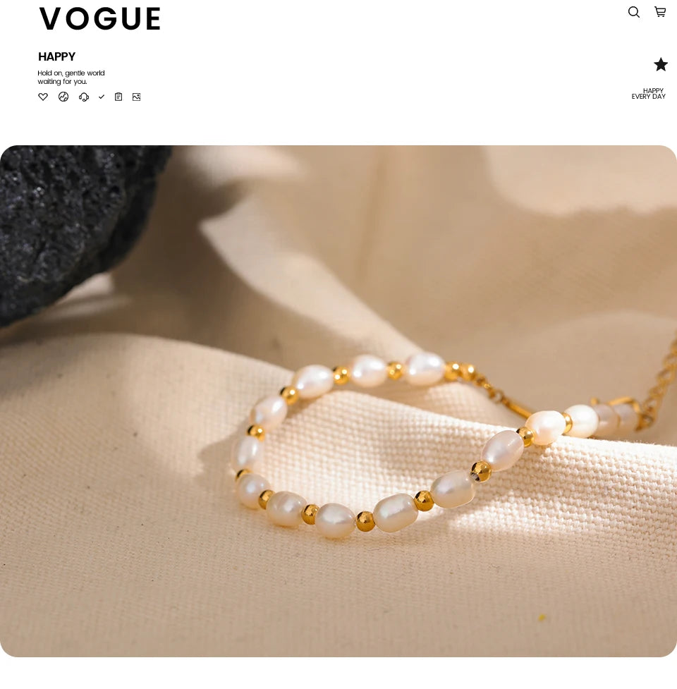 Freshwater pearl geometric bracelet in gold-plated stainless steel with freshwater pearl.