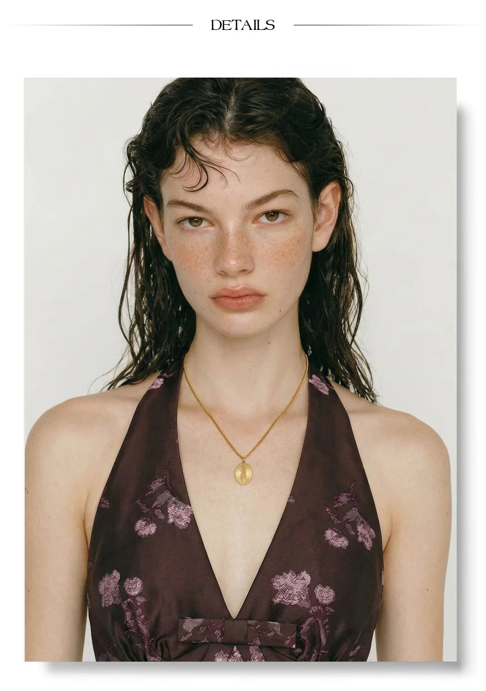 Geometric necklace in gold-plated stainless steel.