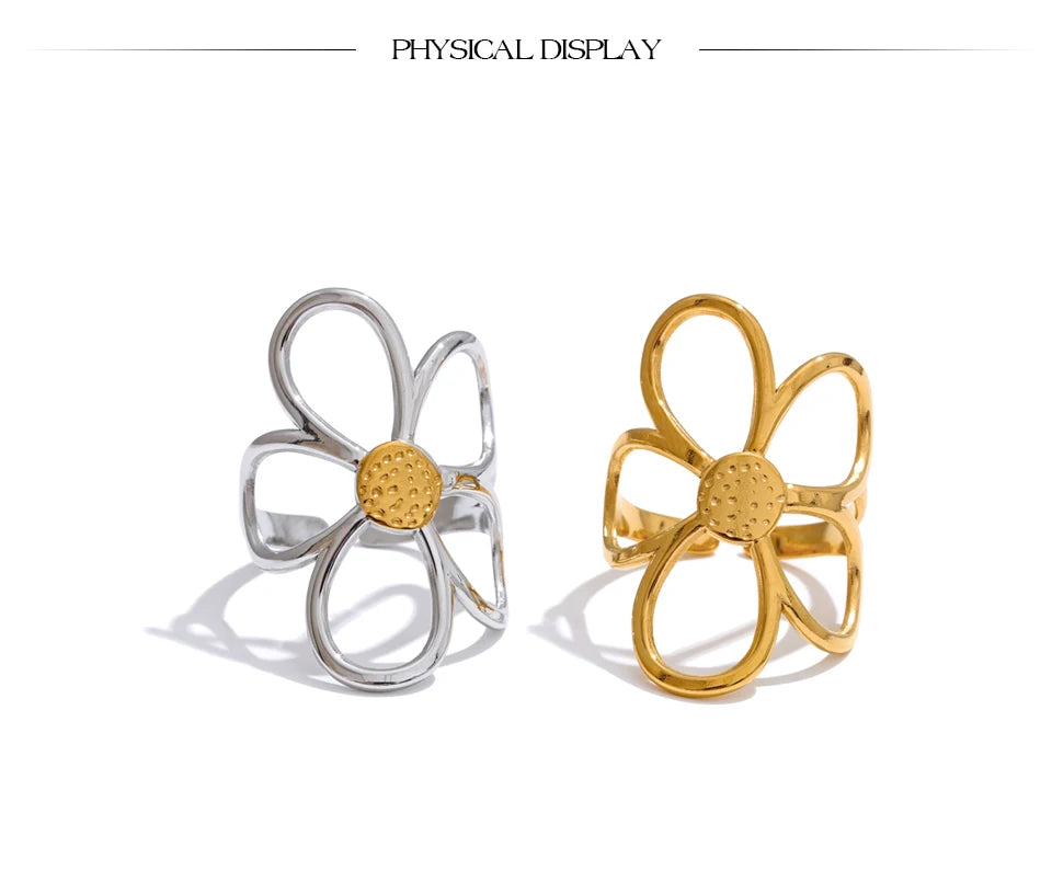 Flower ring in gold-plated stainless steel.