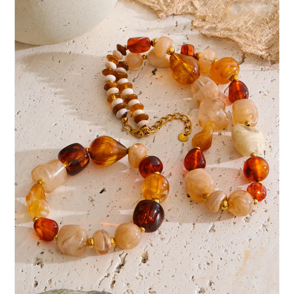 Resin acrylic beaded necklace in gold-plated stainless steel with resin and acrylic.