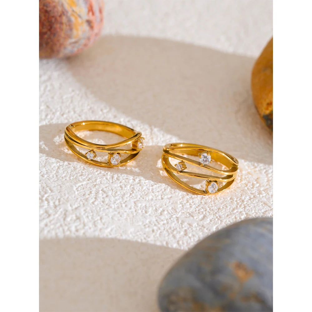 Cubic zirconia geometric ring in 18K gold-plated stainless steel with cubic zirconia.