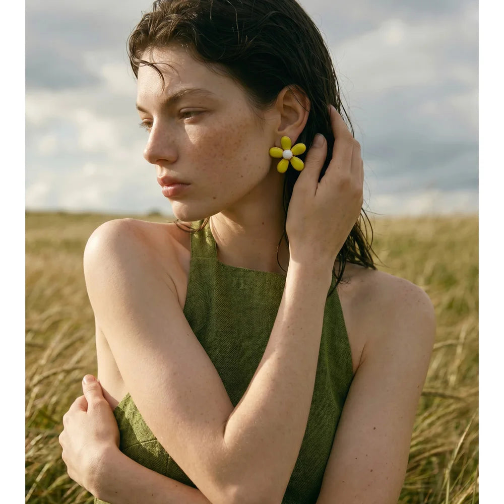 Green enamel flower earrings in gold-plated stainless steel with enamel.