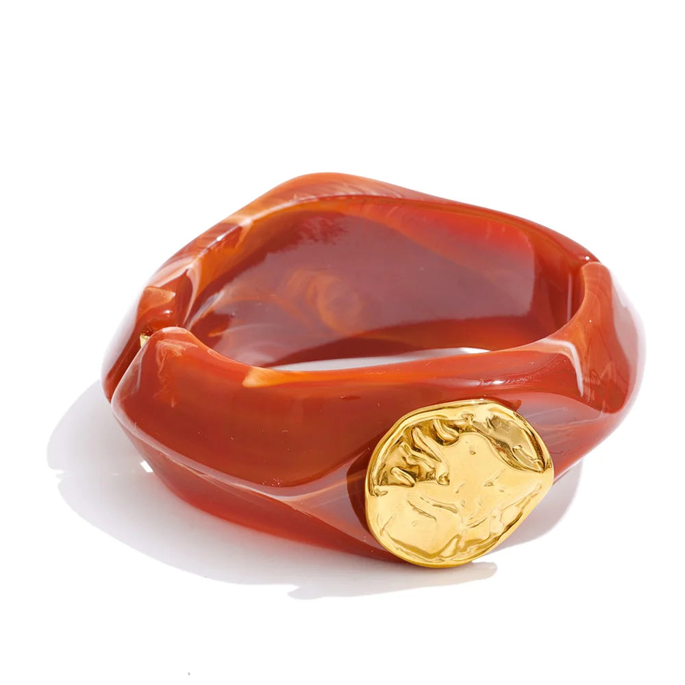 Resin multi-color geometric bracelet in gold-plated stainless steel with resin.