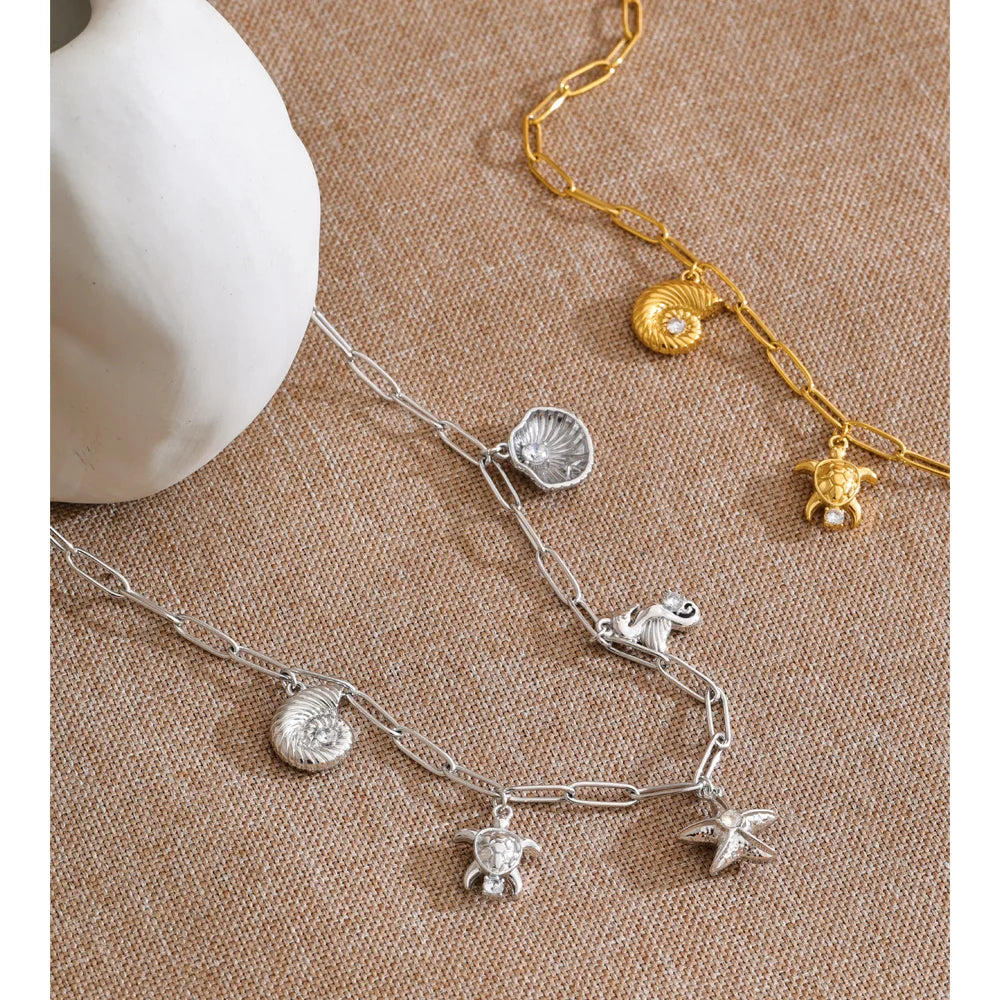 Cubic zirconia shell star necklace in gold-plated stainless steel with cubic zirconia and shell.