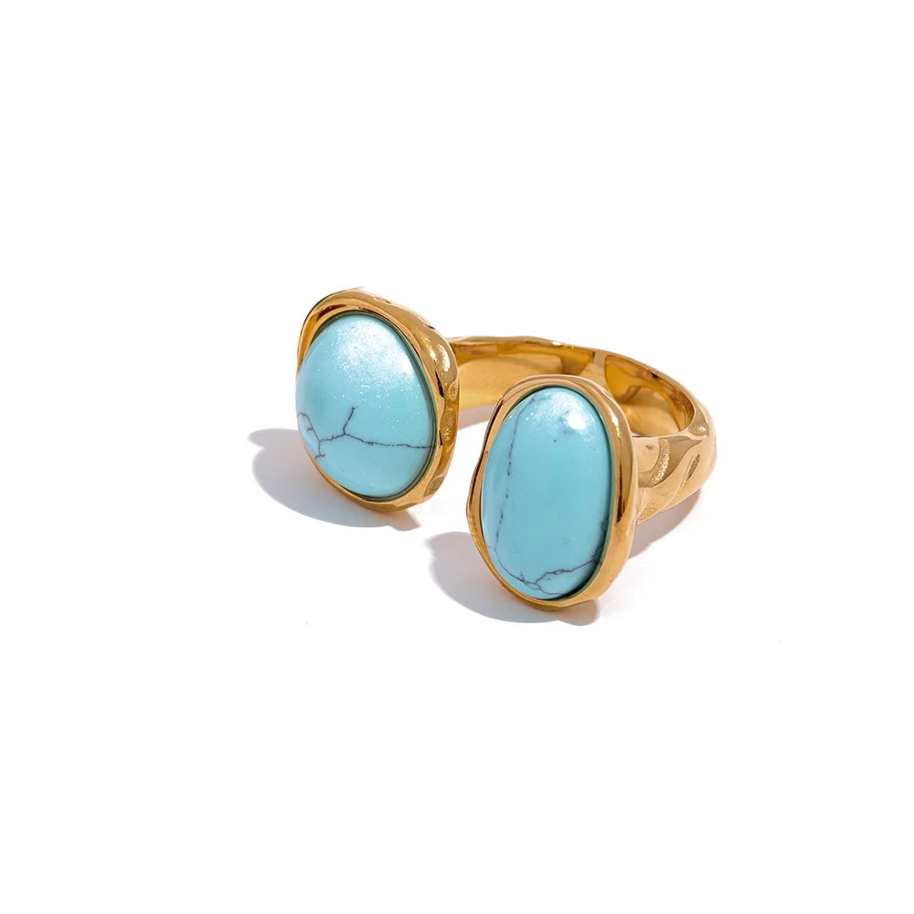 Red natural stone vintage ring in 18K gold-plated stainless steel with natural stone.