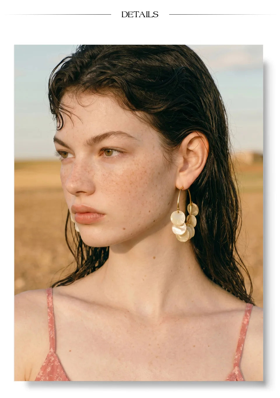 Resin multi-color geometric earrings in gold-plated stainless steel with resin.