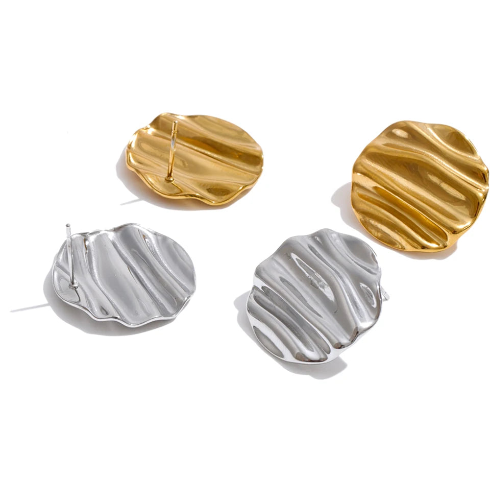 Geometric earrings in gold-plated stainless steel.