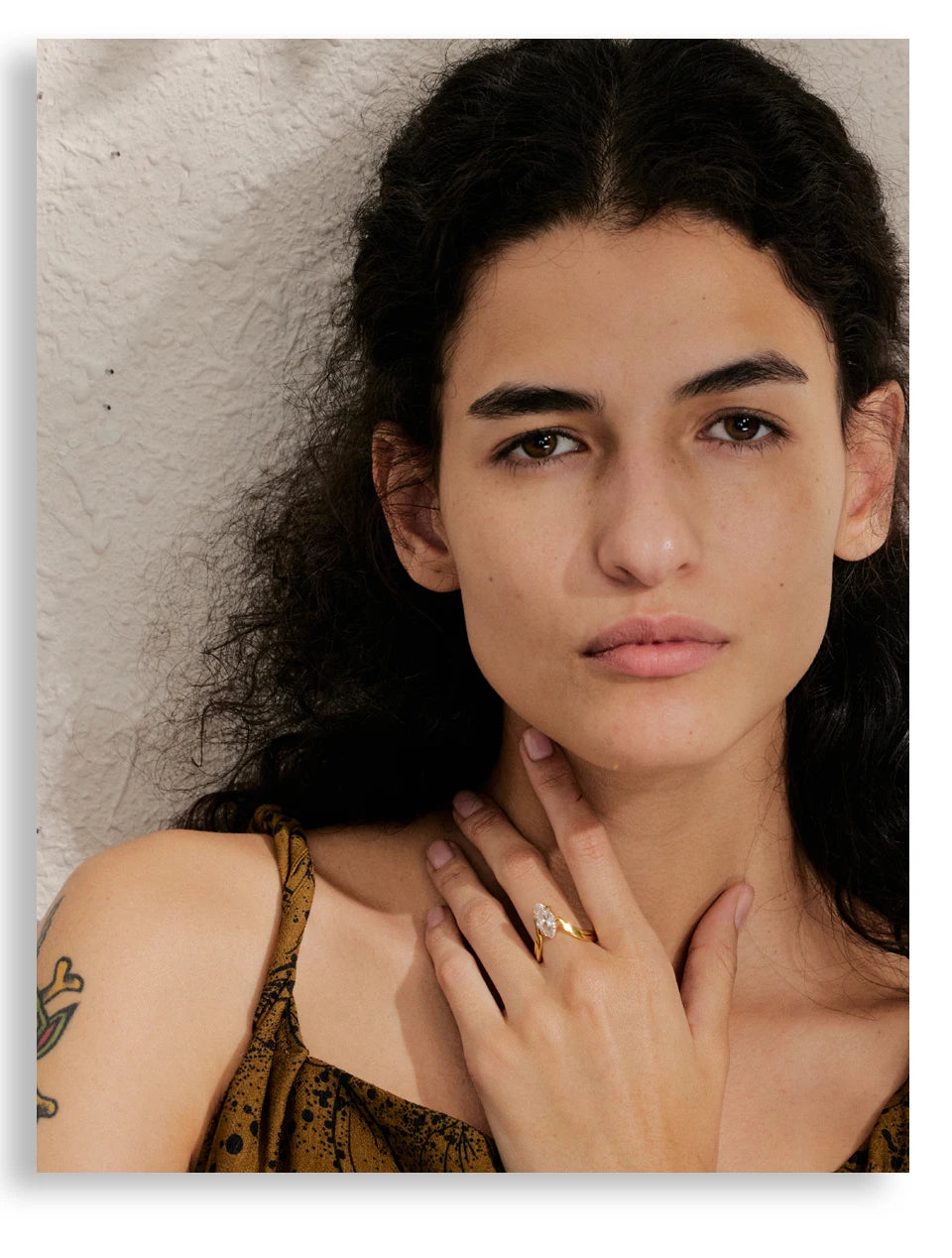 Cubic zirconia geometric ring in 18K gold-plated stainless steel with cubic zirconia.