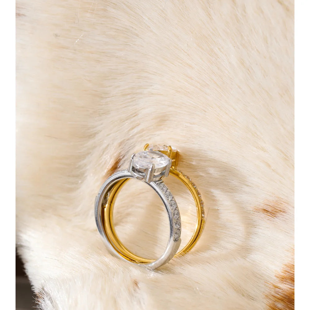 Cubic zirconia geometric ring in 18K gold-plated stainless steel with cubic zirconia.