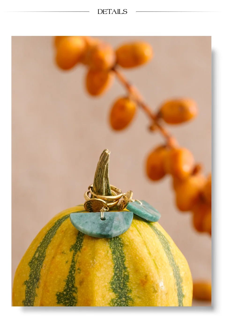 Natural stone geometric earrings in gold-plated stainless steel with natural stone.