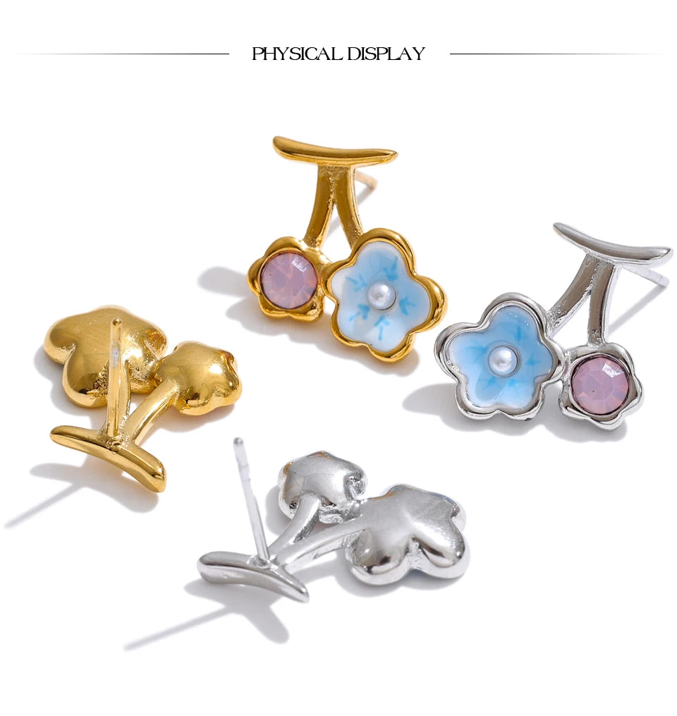 Pearl enamel flower earrings in gold-plated stainless steel with pearl and enamel.
