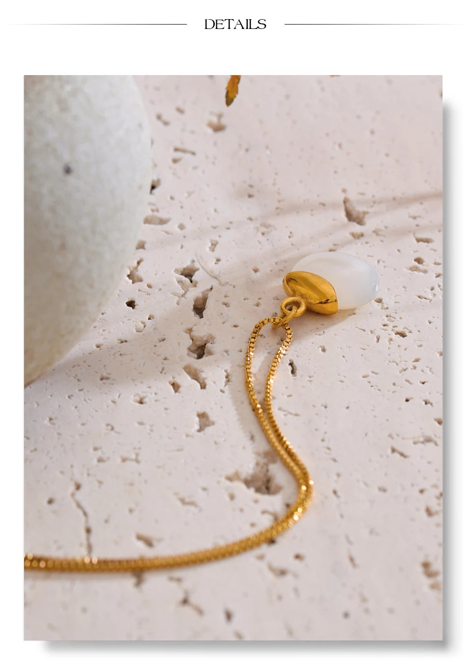 White natural stone geometric necklace in gold-plated stainless steel with natural stone.
