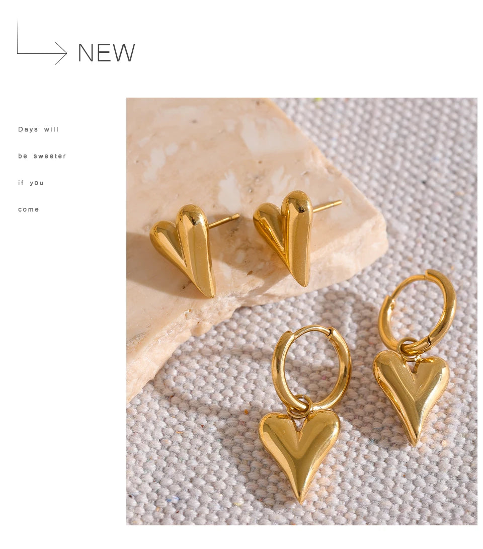 Heart earrings in gold-plated stainless steel.