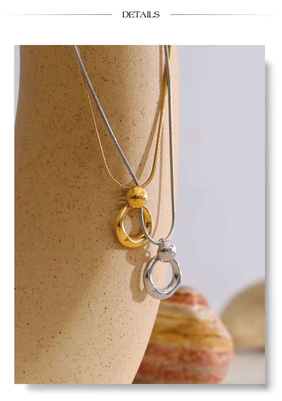 Geometric necklace in gold-plated stainless steel.