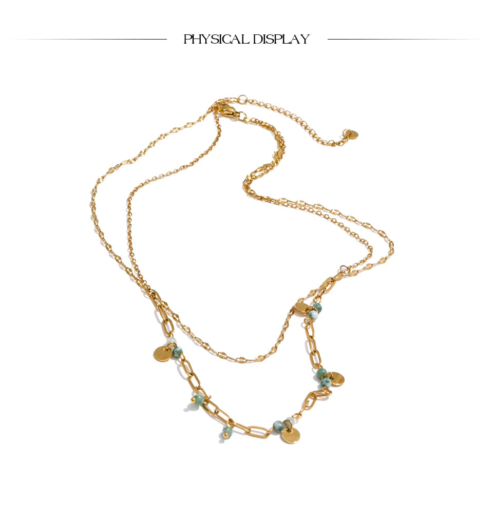 Green natural stone geometric necklace in gold-plated stainless steel with natural stone.