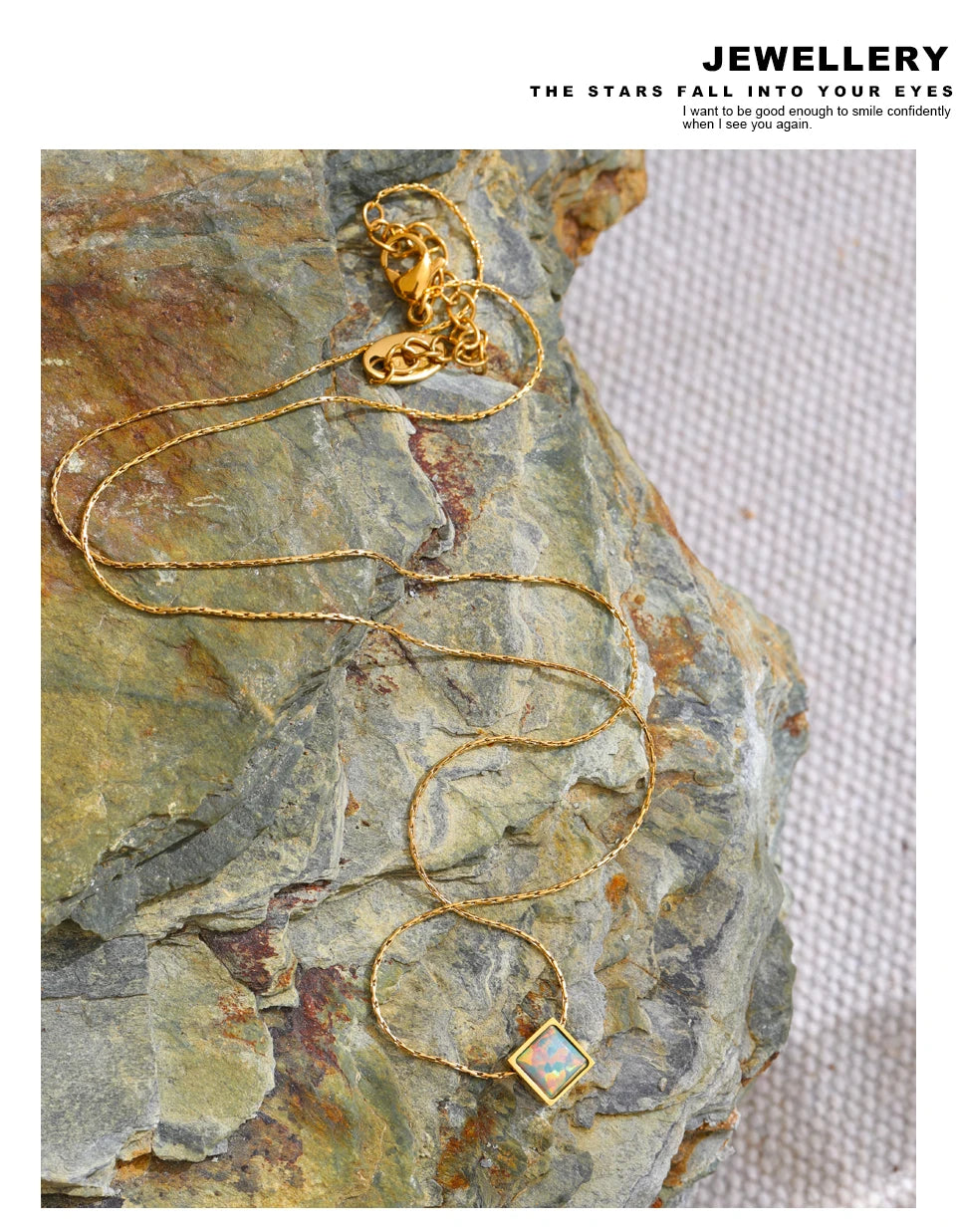 Natural stone geometric necklace in gold-plated stainless steel with natural stone.