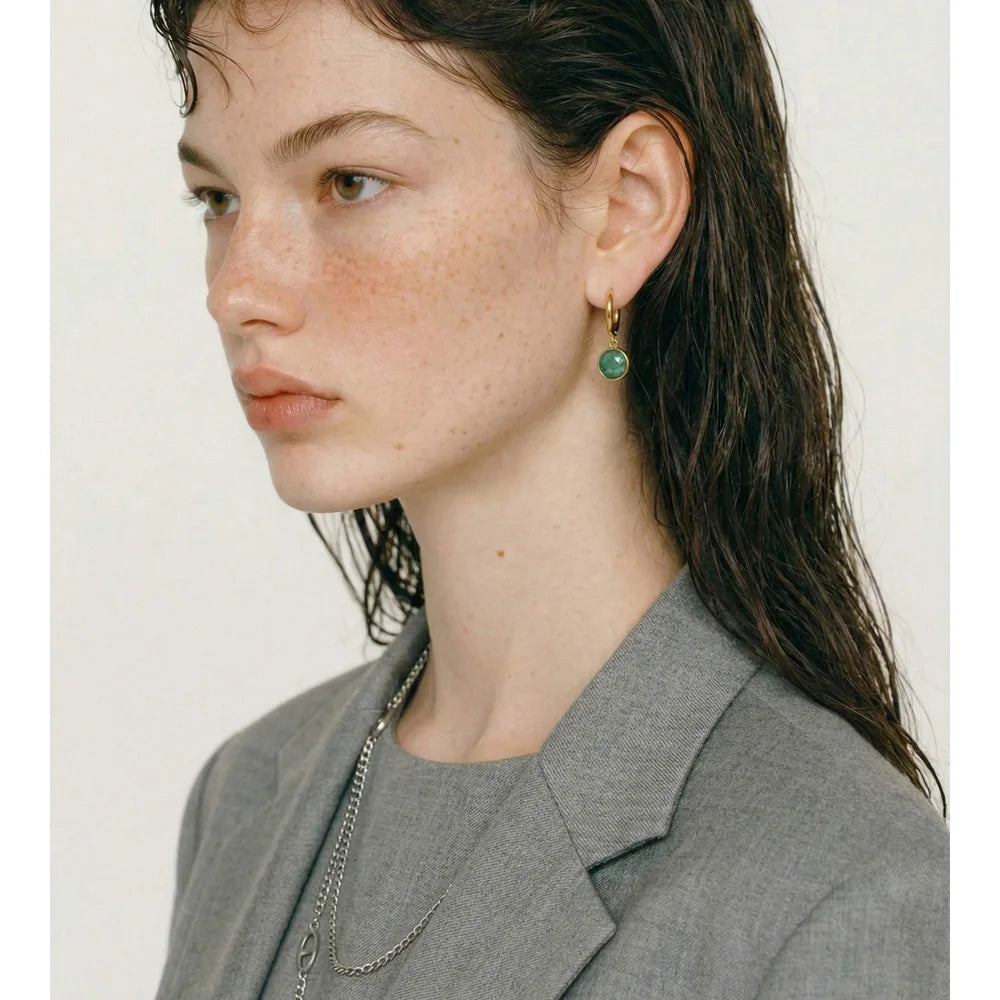 Red natural stone geometric earrings in gold-plated stainless steel with natural stone.