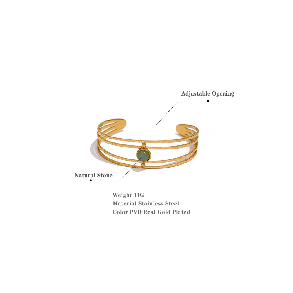 Green natural stone boho bracelet in gold-plated stainless steel with natural stone.