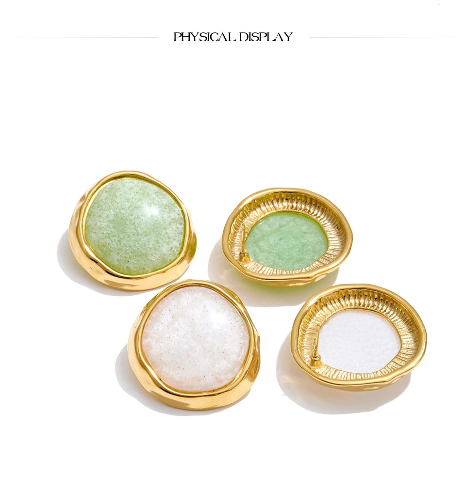 White resin acrylic earrings in gold-plated stainless steel with resin and acrylic.