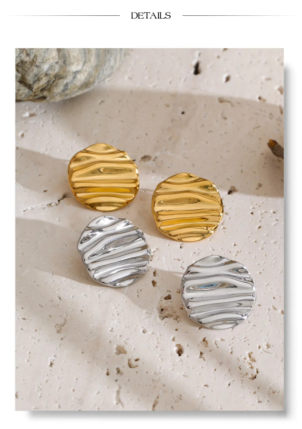 Geometric earrings in gold-plated stainless steel.