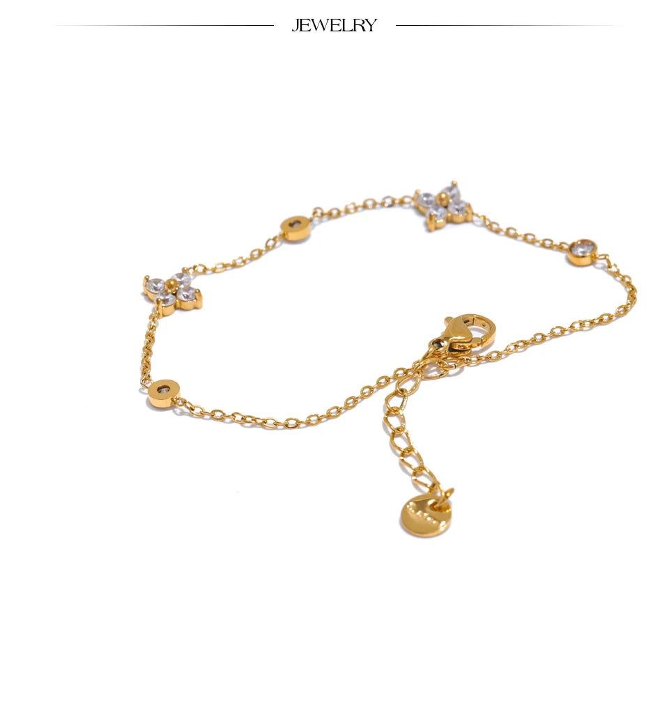 Cubic zirconia flower geometric necklace in gold-plated stainless steel with cubic zirconia.